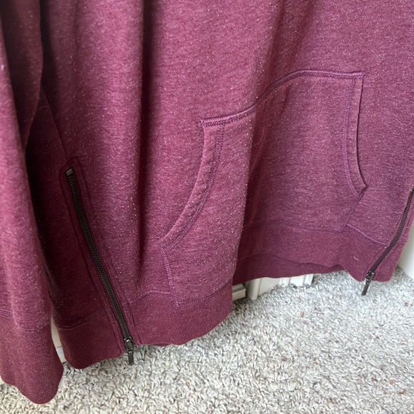 Burgundy pullover with large front pocket - Picture 4 of 4